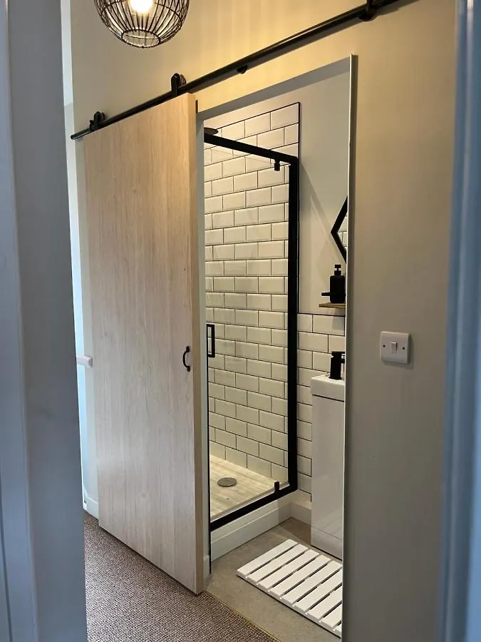 Beautiful 2 Bedroom Townhouse. Darlington