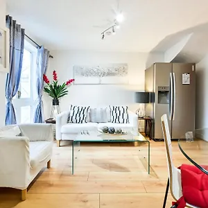 https://destination-london-docklands.cambridgehotelsuk.com